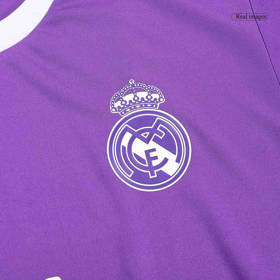 Camiseta Retro 2016/17 Modrić #19 Real Madrid Manga Larga